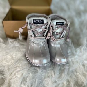 Sperry Saltwater Metallic Lilac boots size 6